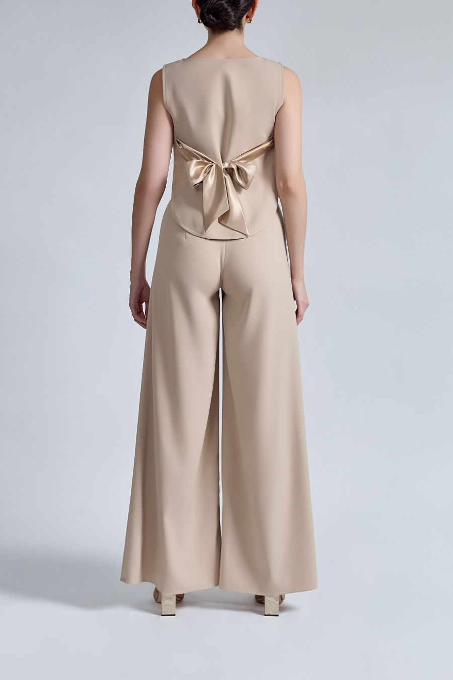 CHALECO ESENCIAL MARRON